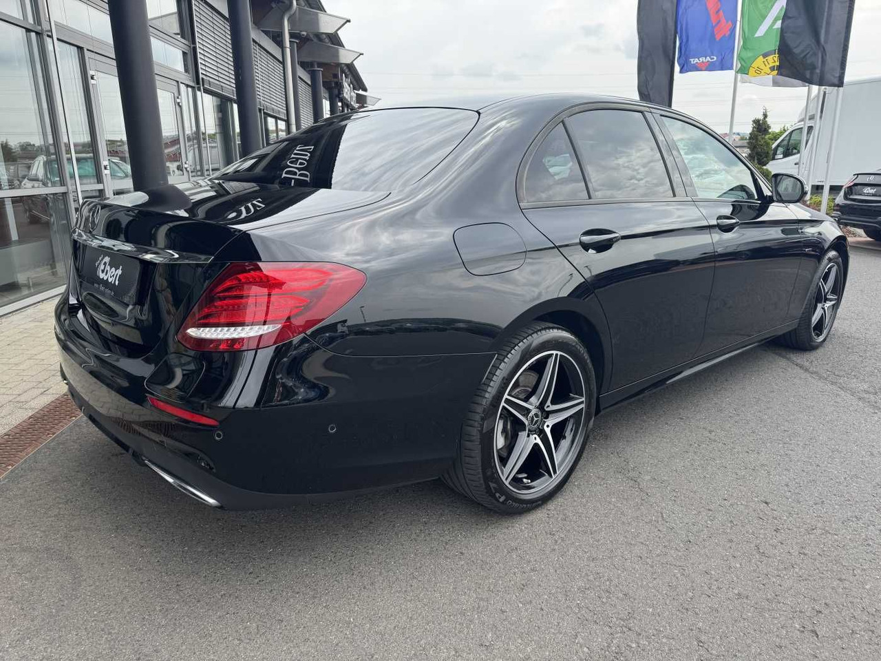Mercedes-Benz E 300de 9G AMG+Pano+Memory+Ambiente+ RFK+Night - Sedan: picture 4 Mercedes-Benz E 300de 9G AMG+Pano+Memory+Ambiente+ RFK+Night - Sedan: picture 4