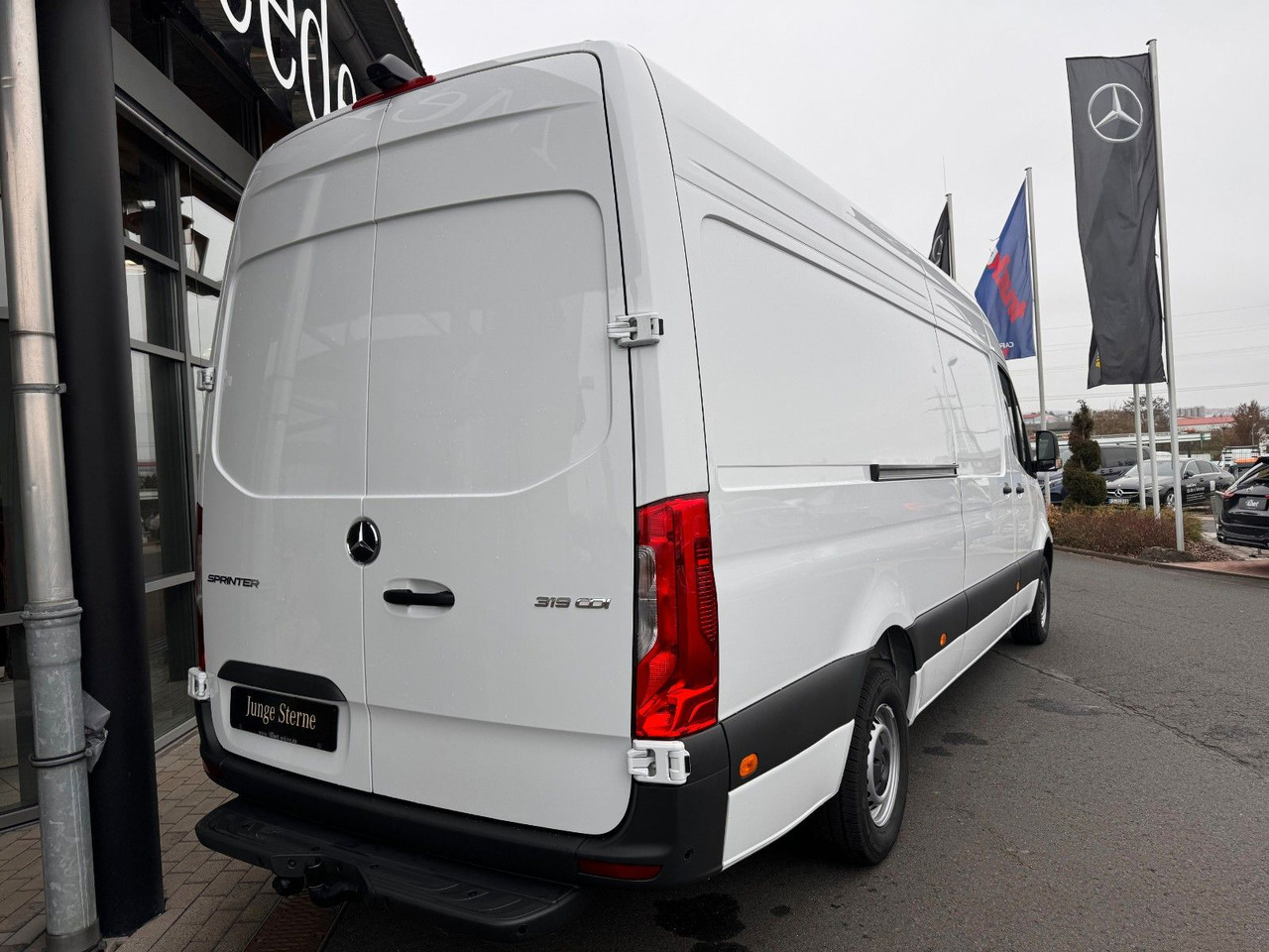 Mercedes-Benz Sprinter 319 CDI 4325 LED MBUX SHZ AHK - Panel van: picture 4 Mercedes-Benz Sprinter 319 CDI 4325 LED MBUX SHZ AHK - Panel van: picture 4