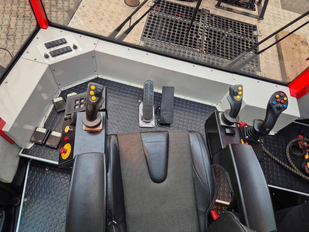 Logging truck, Crane truck Mercedes-Benz TUROX 8x8 Eschlböck Biber 92 Holzhacker / 1.512h: picture 20 Logging truck, Crane truck Mercedes-Benz TUROX 8x8 Eschlböck Biber 92 Holzhacker / 1.512h: picture 20