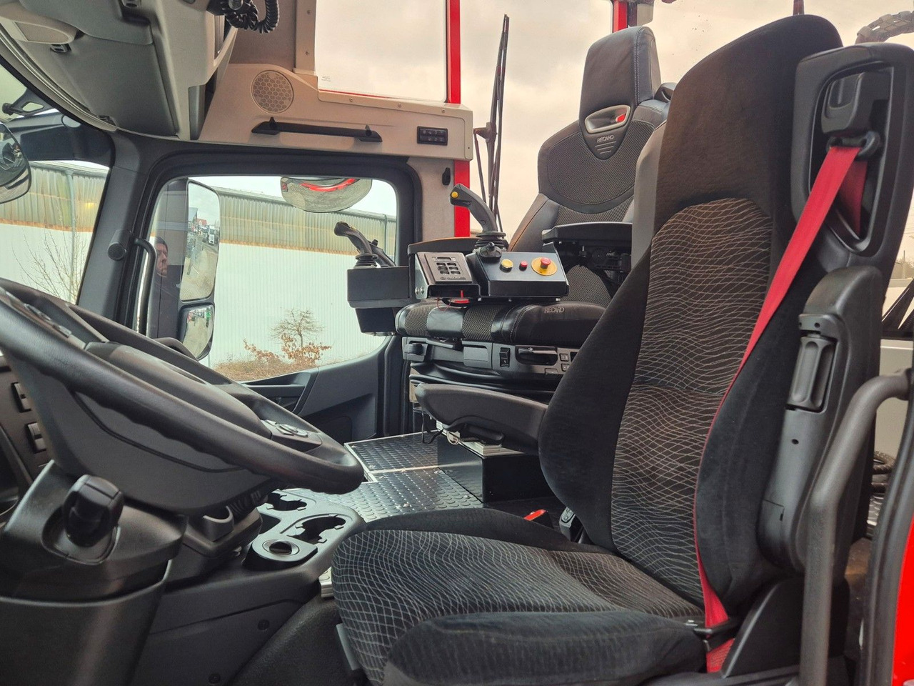 Logging truck, Crane truck Mercedes-Benz TUROX 8x8 Eschlböck Biber 92 Holzhacker / 1.512h: picture 23 Logging truck, Crane truck Mercedes-Benz TUROX 8x8 Eschlböck Biber 92 Holzhacker / 1.512h: picture 23