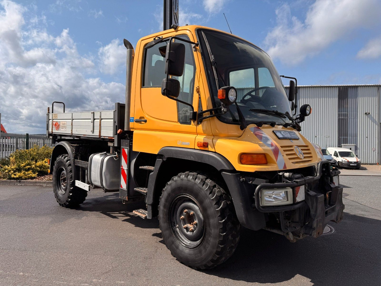 Mercedes-Benz Unimog U300 4x4 Vario-Pilot - Open body delivery van: picture 3 Mercedes-Benz Unimog U300 4x4 Vario-Pilot - Open body delivery van: picture 3
