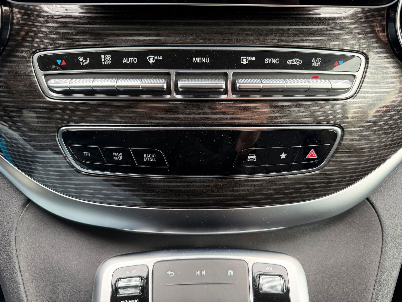 Passenger van Mercedes-Benz V 250 AVANTGARDE ED AHK Tisch 6Sitze: picture 16 Passenger van Mercedes-Benz V 250 AVANTGARDE ED AHK Tisch 6Sitze: picture 16