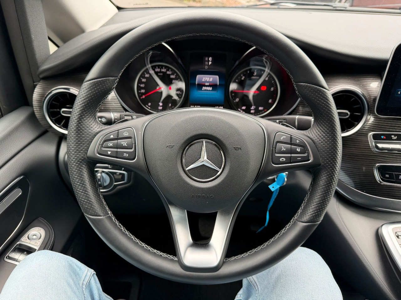 Passenger van Mercedes-Benz V 250 AVANTGARDE ED AHK Tisch 6Sitze: picture 12 Passenger van Mercedes-Benz V 250 AVANTGARDE ED AHK Tisch 6Sitze: picture 12