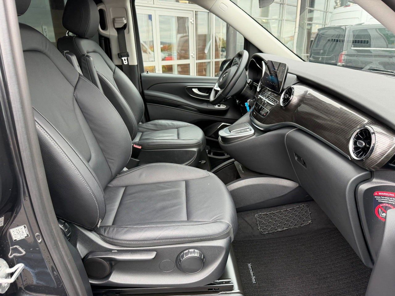 Passenger van Mercedes-Benz V 250 AVANTGARDE ED AHK Tisch 6Sitze: picture 10 Passenger van Mercedes-Benz V 250 AVANTGARDE ED AHK Tisch 6Sitze: picture 10