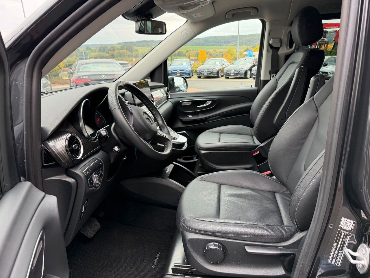 Passenger van Mercedes-Benz V 250 AVANTGARDE ED AHK Tisch 6Sitze: picture 11 Passenger van Mercedes-Benz V 250 AVANTGARDE ED AHK Tisch 6Sitze: picture 11