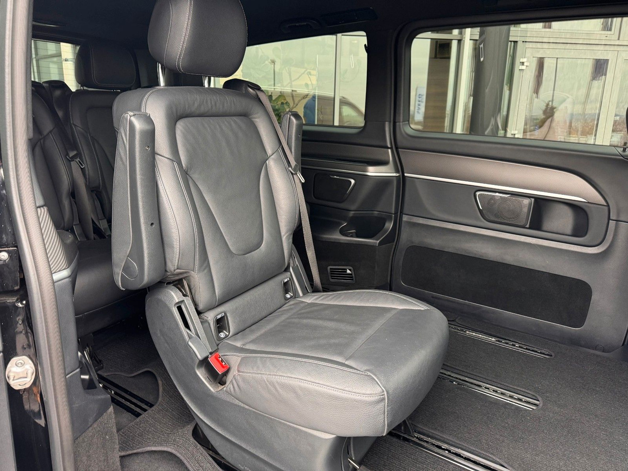 Station wagon Mercedes-Benz V 300 4MATIC AVA ED AMG Extral AIRMATIC Stdh AHK: picture 8 Station wagon Mercedes-Benz V 300 4MATIC AVA ED AMG Extral AIRMATIC Stdh AHK: picture 8