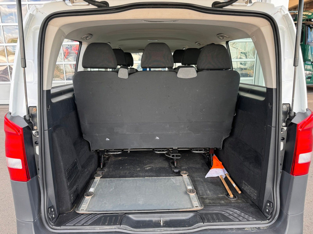 Passenger van Mercedes-Benz Vito 111 CDI Tourer Begleitfahrzeug BF3+ / WVZ: picture 10
