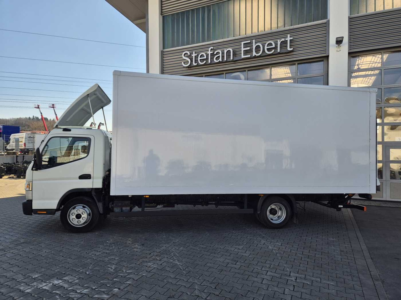 Mitsubishi Fuso Canter 7C18 Koffer LBW Spoiler Klima - Box truck: picture 5 Mitsubishi Fuso Canter 7C18 Koffer LBW Spoiler Klima - Box truck: picture 5
