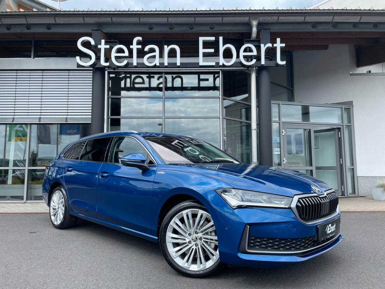 Skoda Superb Combi 2.0 TDI 4x4 L&K HUD+360°+AHK+Pano - Station wagon: picture 1 Skoda Superb Combi 2.0 TDI 4x4 L&K HUD+360°+AHK+Pano - Station wagon: picture 1