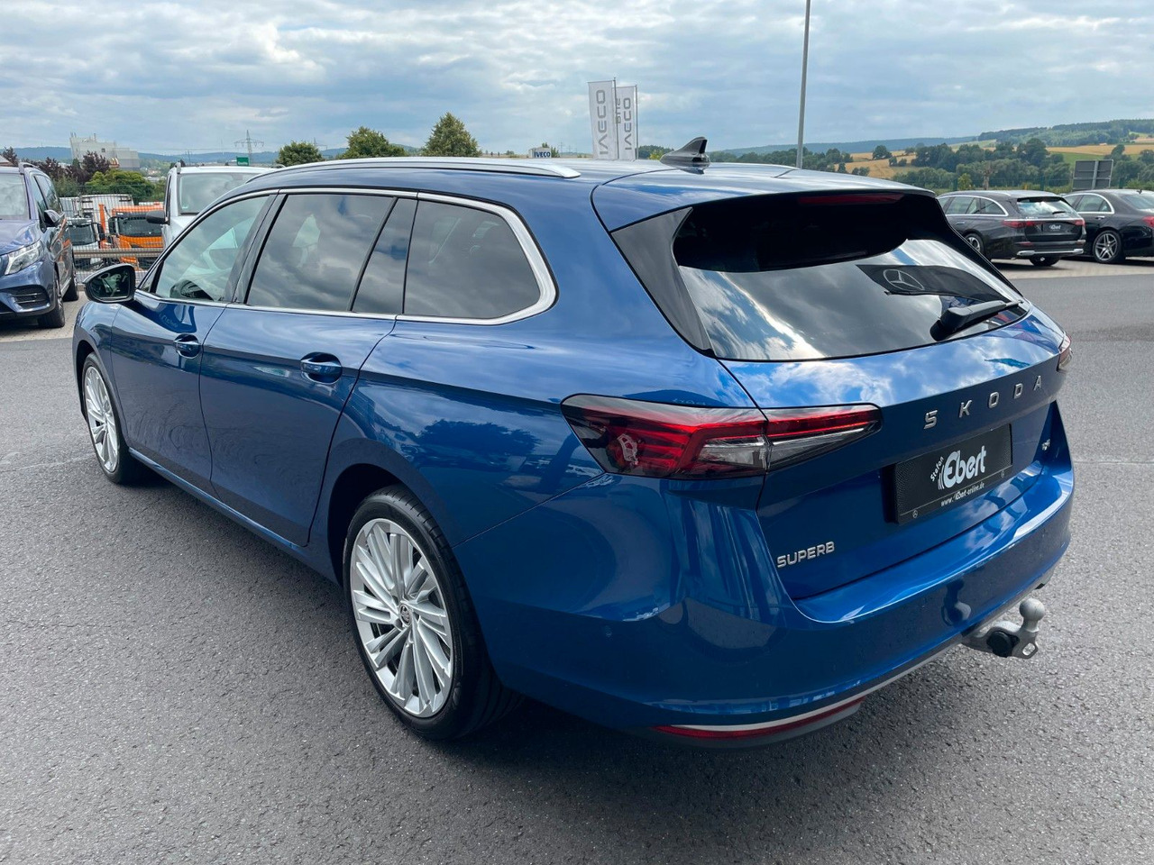 Skoda Superb Combi 2.0 TDI 4x4 L&K HUD+360°+AHK+Pano - Station wagon: picture 3 Skoda Superb Combi 2.0 TDI 4x4 L&K HUD+360°+AHK+Pano - Station wagon: picture 3