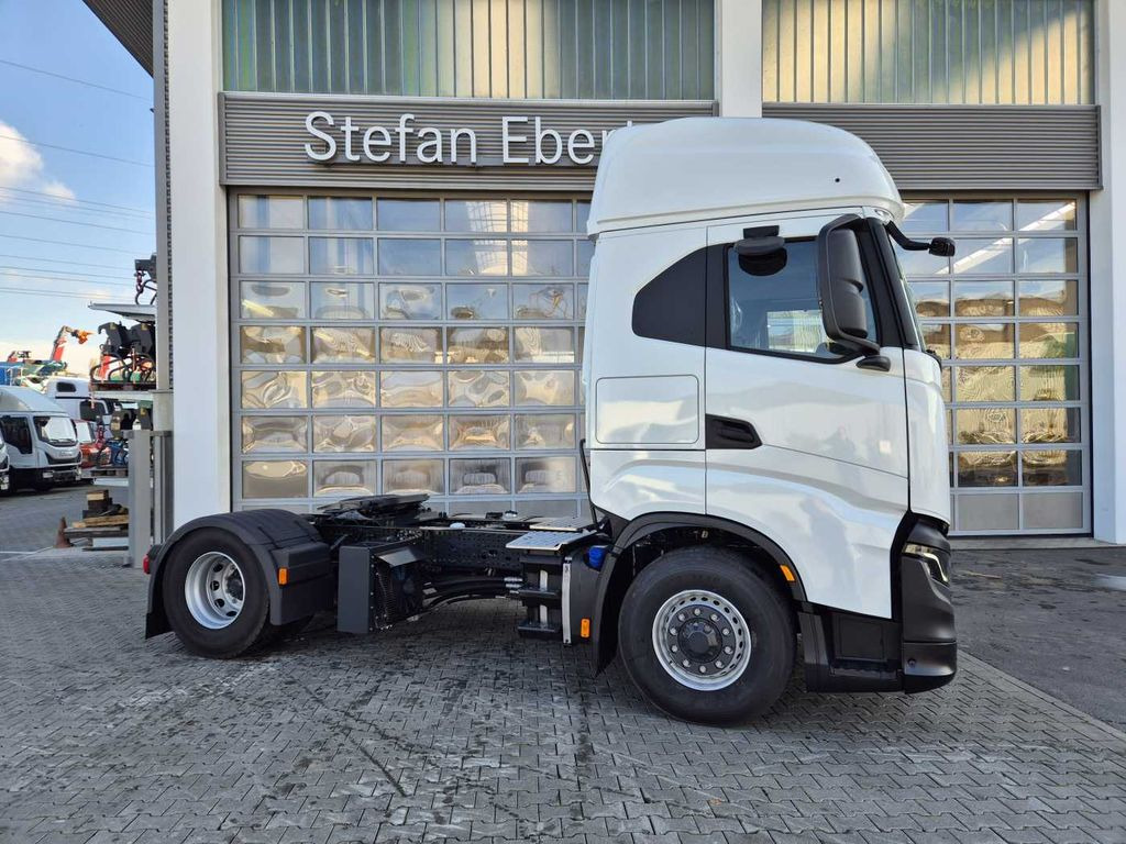 Iveco AS440X49T/P ON 4x4 HI-TRACTION Intarder 2x Bett - Tractor truck: picture 4 Iveco AS440X49T/P ON 4x4 HI-TRACTION Intarder 2x Bett - Tractor truck: picture 4