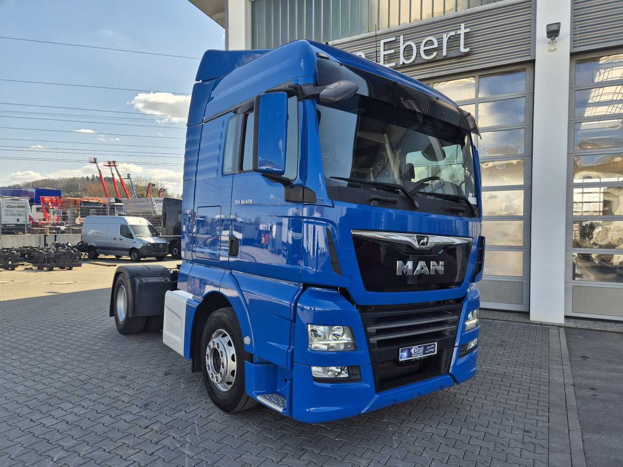 MAN TGX 18.470 4x2 LLS Fahrschule 5 Sitze Intarder - Tractor truck: picture 2 MAN TGX 18.470 4x2 LLS Fahrschule 5 Sitze Intarder - Tractor truck: picture 2