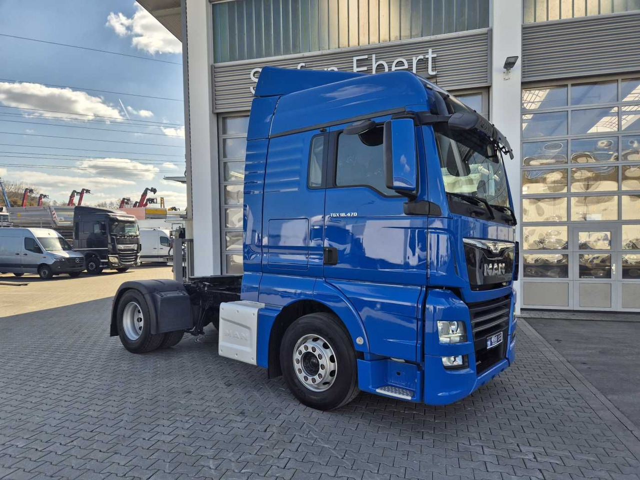 MAN TGX 18.470 4x2 LLS Fahrschule 5 Sitze Intarder - Tractor truck: picture 4 MAN TGX 18.470 4x2 LLS Fahrschule 5 Sitze Intarder - Tractor truck: picture 4