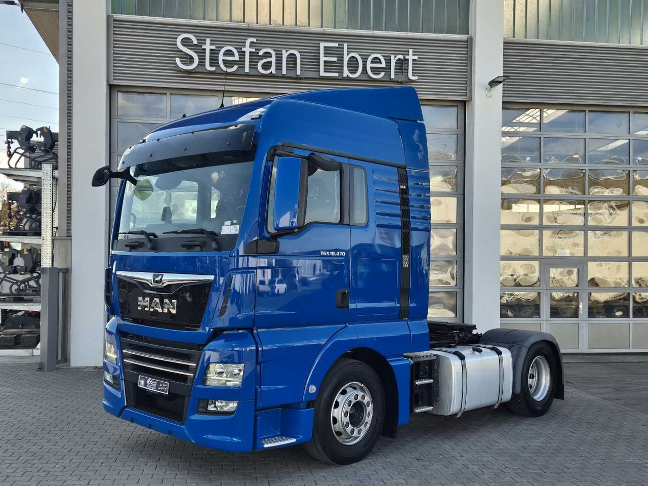 MAN TGX 18.470 4x2 LLS Fahrschule 5 Sitze Intarder - Tractor truck: picture 3 MAN TGX 18.470 4x2 LLS Fahrschule 5 Sitze Intarder - Tractor truck: picture 3