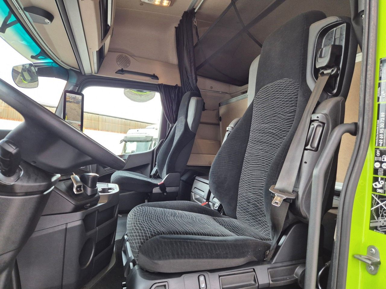 Tractor truck Mercedes-Benz Actros 1851 LS Öl-Retarder Standklima Mirror Big: picture 11