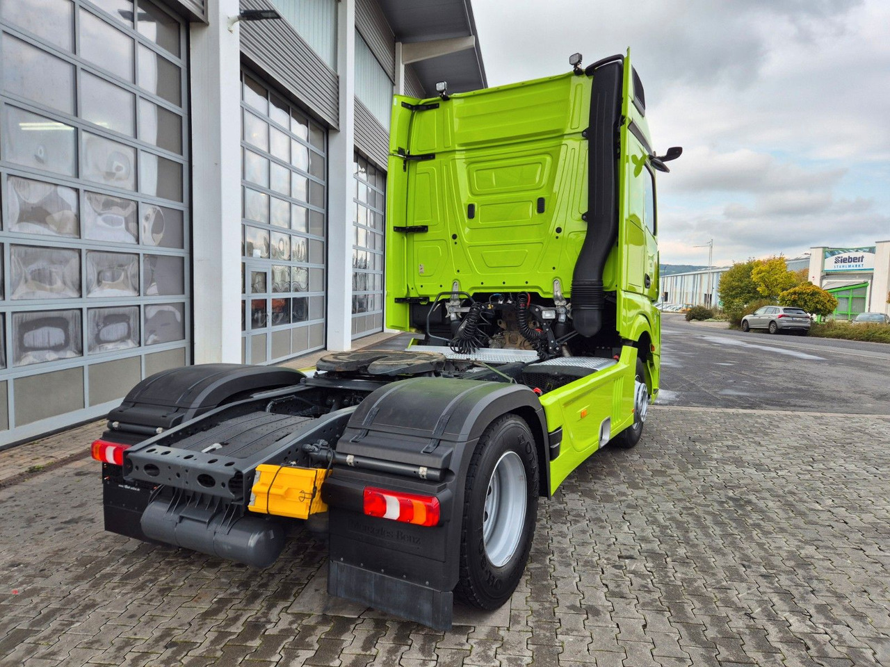 Tractor truck Mercedes-Benz Actros 1851 LS Öl-Retarder Standklima Mirror Big: picture 9