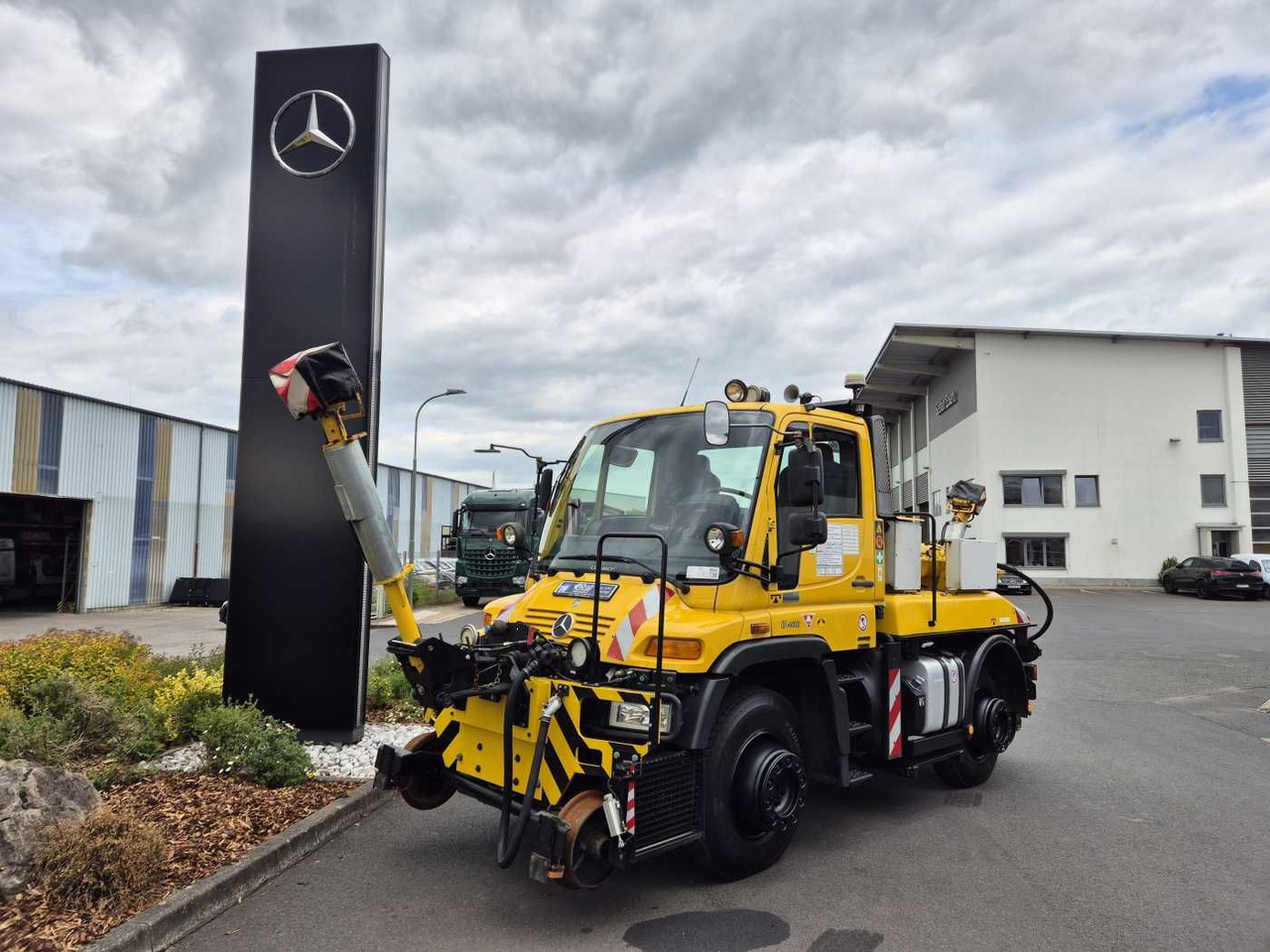 Mercedes-Benz Unimog U400 4x4 Zweiwege ZAGRO 800t/52 Achsen - Truck: picture 1 Mercedes-Benz Unimog U400 4x4 Zweiwege ZAGRO 800t/52 Achsen - Truck: picture 1