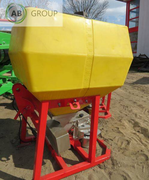 APV Salt spreader 250 l DAMAGED / ON STOCK - Fertilizer spreader: picture 3 APV Salt spreader 250 l DAMAGED / ON STOCK - Fertilizer spreader: picture 3