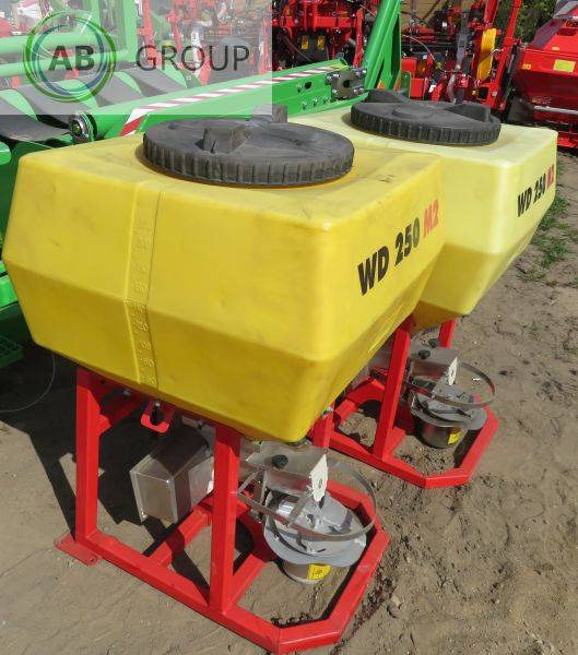 APV Salt spreader 250 l DAMAGED / ON STOCK - Fertilizer spreader: picture 1 APV Salt spreader 250 l DAMAGED / ON STOCK - Fertilizer spreader: picture 1