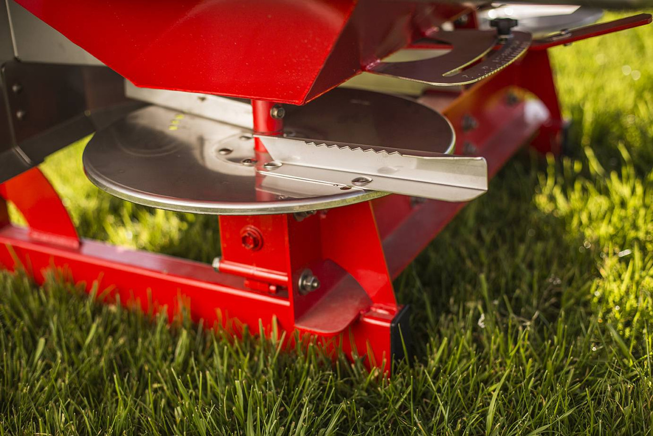 Rozsiewacz do nawozów JUNIOR II ( 600kg, 800kg, 1000kg, 1200kg, ) - Fertilizer spreader: picture 2 Rozsiewacz do nawozów JUNIOR II ( 600kg, 800kg, 1000kg, 1200kg, ) - Fertilizer spreader: picture 2