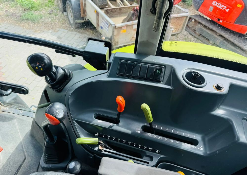 Farm tractor Claas Axos 330: picture 9