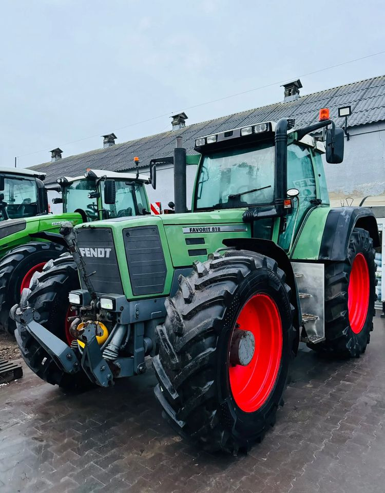 Fendt Favorit 818 - Farm tractor: picture 1 Fendt Favorit 818 - Farm tractor: picture 1