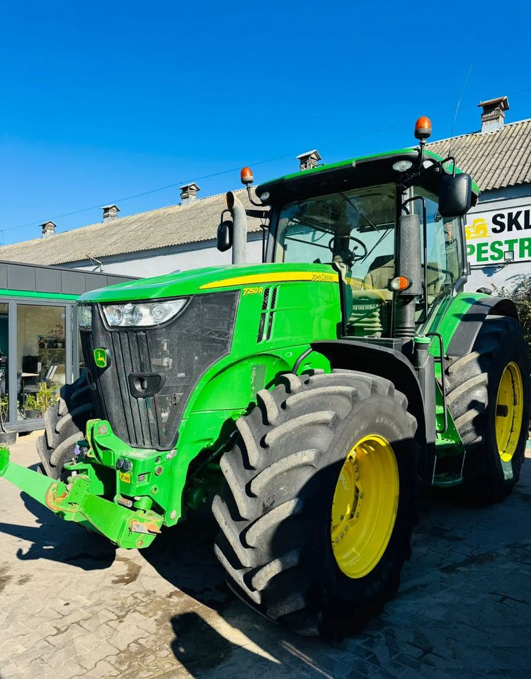 Farm tractor John Deere 7250R: picture 9
