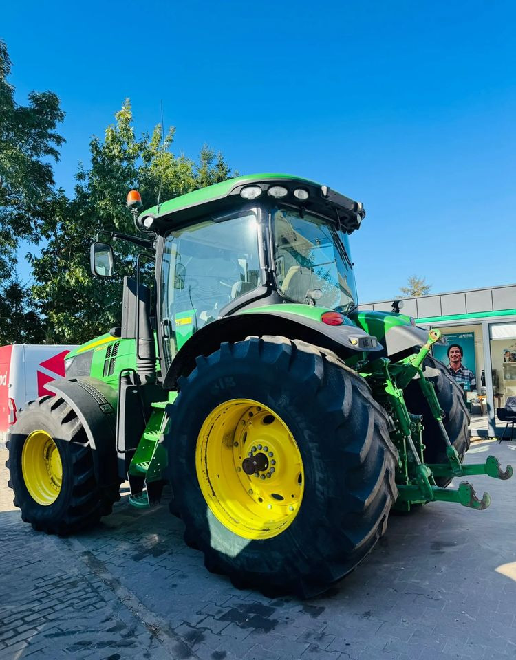 Farm tractor John Deere 7250R: picture 15