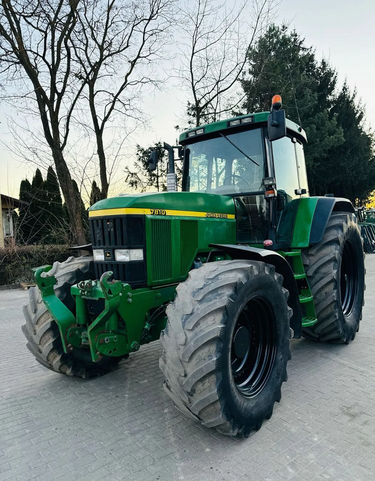 John Deere 7810 - Farm tractor: picture 1 John Deere 7810 - Farm tractor: picture 1