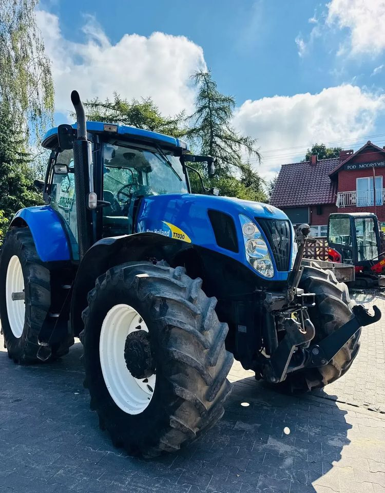 New Holland T7030 - Farm tractor: picture 1 New Holland T7030 - Farm tractor: picture 1