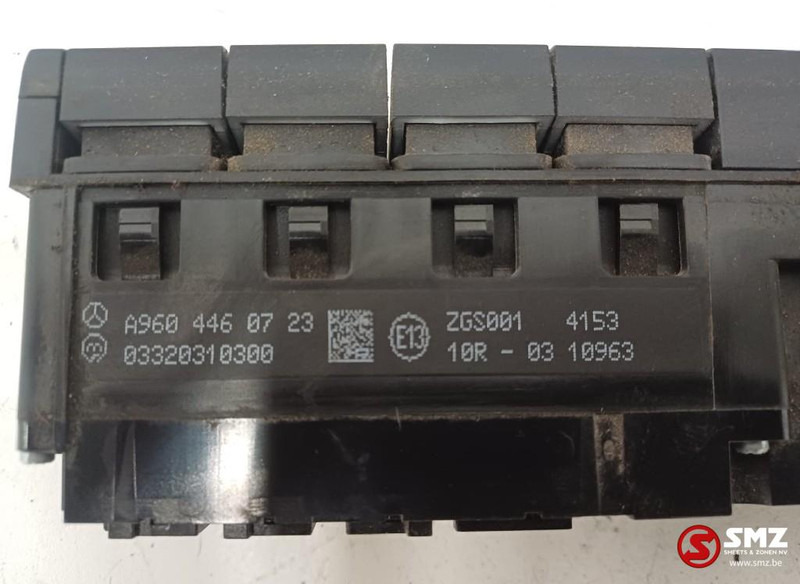 Mercedes-Benz Occ bedieningspaneelschakelaars Mercedes - Electrical system for Truck: picture 5 Mercedes-Benz Occ bedieningspaneelschakelaars Mercedes - Electrical system for Truck: picture 5