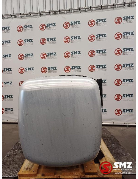 Mercedes-Benz Occ brandstoftank met steunen 570L Mercedes - Fuel tank for Truck: picture 4 Mercedes-Benz Occ brandstoftank met steunen 570L Mercedes - Fuel tank for Truck: picture 4