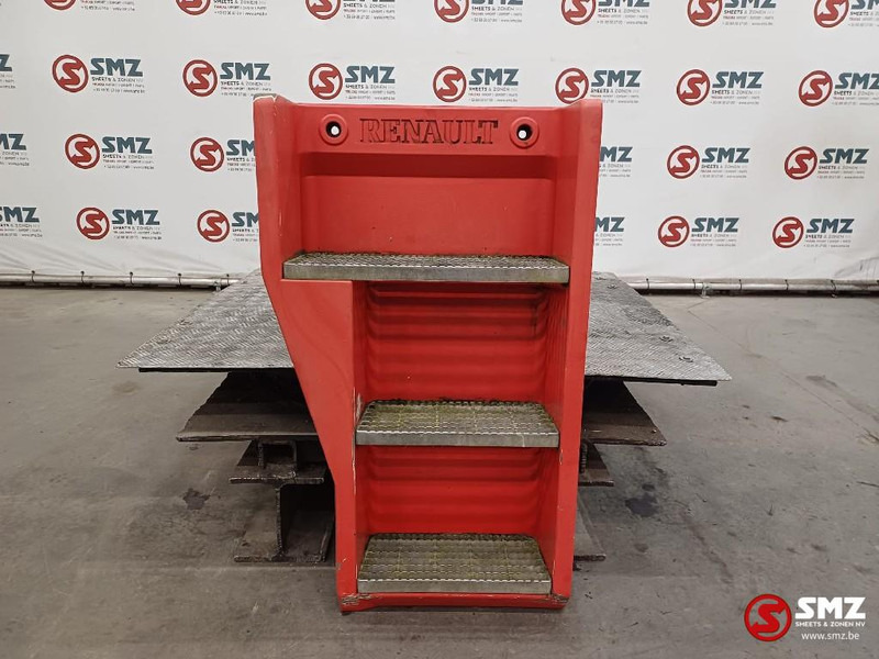 Renault Occ opstapbak links Renault - Cab and interior for Truck: picture 1 Renault Occ opstapbak links Renault - Cab and interior for Truck: picture 1