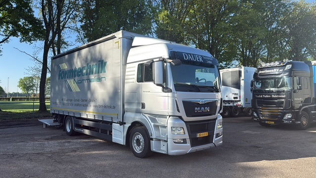 MAN TGX 18.420 - Curtain side truck: picture 1 MAN TGX 18.420 - Curtain side truck: picture 1