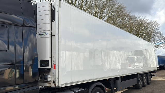 Schmitz Cargobull Vector 1550 Laadklep liftas - Refrigerator semi-trailer: picture 1 Schmitz Cargobull Vector 1550 Laadklep liftas - Refrigerator semi-trailer: picture 1