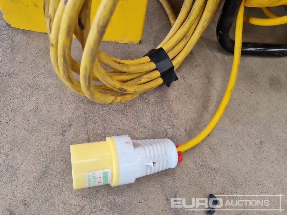Construction equipment 110 Volt Splitter Box, 25m Extension Reel (3 of): picture 17