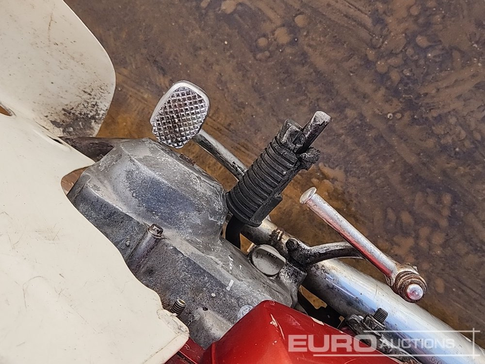 Motorcycle 1995 Honda Cub 90 Moped (Category C Insurance Loss) (Mileage Cannot be Verified): picture 12