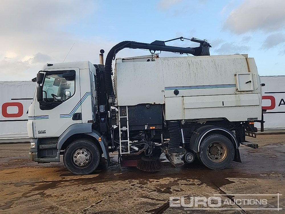 2010 DAF LF55-220 - Road sweeper: picture 2 2010 DAF LF55-220 - Road sweeper: picture 2