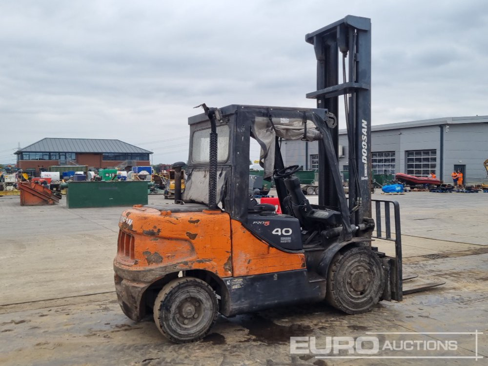 2010 Doosan Diesel Forklift, 2 Stage Mast, Side Shift, Forks - Forklift: picture 5 2010 Doosan Diesel Forklift, 2 Stage Mast, Side Shift, Forks - Forklift: picture 5