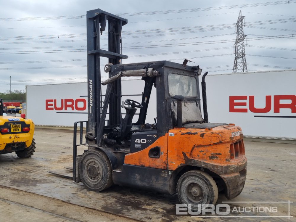 2010 Doosan Diesel Forklift, 2 Stage Mast, Side Shift, Forks - Forklift: picture 3 2010 Doosan Diesel Forklift, 2 Stage Mast, Side Shift, Forks - Forklift: picture 3