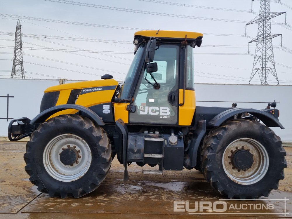 2010 JCB Fastrac 3200 - Farm tractor: picture 2 2010 JCB Fastrac 3200 - Farm tractor: picture 2