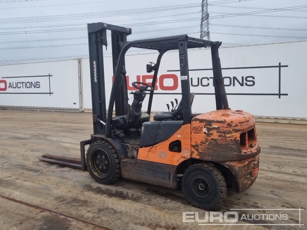 2012 Doosan D30S-5 - Forklift: picture 3 2012 Doosan D30S-5 - Forklift: picture 3