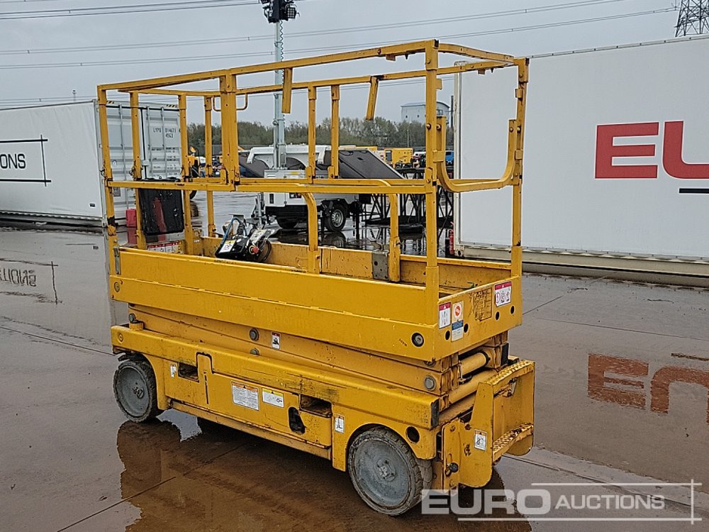 2014 Haulotte Compact 8 - Scissor lift: picture 3 2014 Haulotte Compact 8 - Scissor lift: picture 3