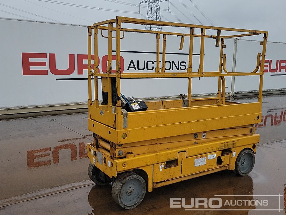 2014 Haulotte Compact 8 - Scissor lift: picture 1 2014 Haulotte Compact 8 - Scissor lift: picture 1