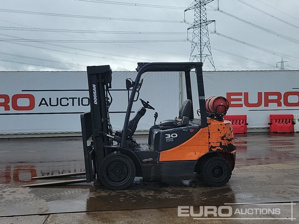 2015 Doosan G30E-5 - Forklift: picture 2 2015 Doosan G30E-5 - Forklift: picture 2