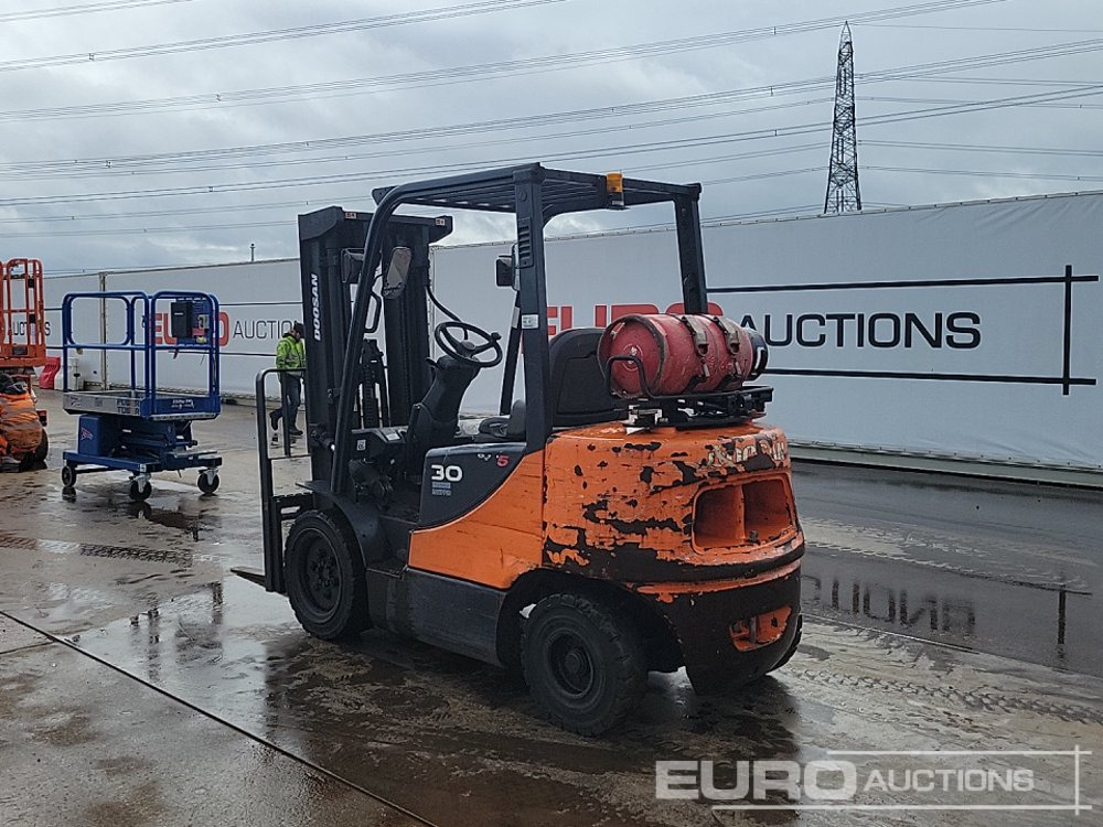 2015 Doosan G30E-5 - Forklift: picture 3 2015 Doosan G30E-5 - Forklift: picture 3