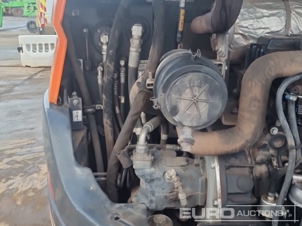 Mini excavator 2017 Doosan DX62R-3: picture 31