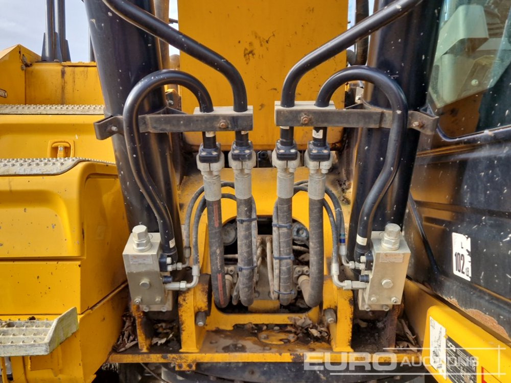 Crawler excavator 2022 JCB 220X LC: picture 23