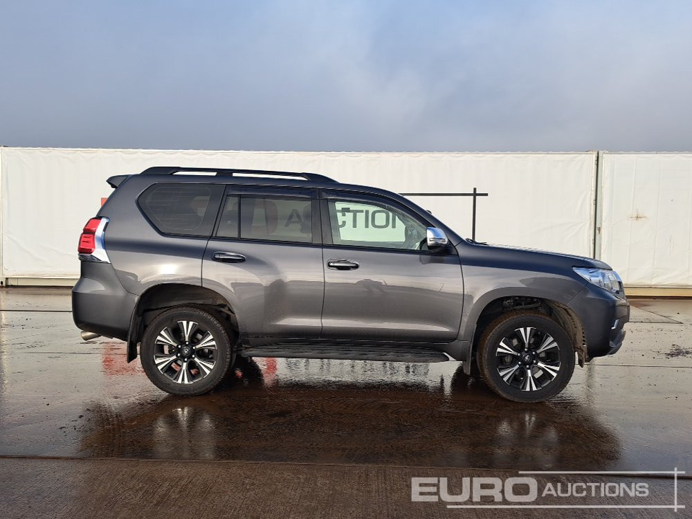 SUV 2022 Toyota Land Cruiser: picture 6