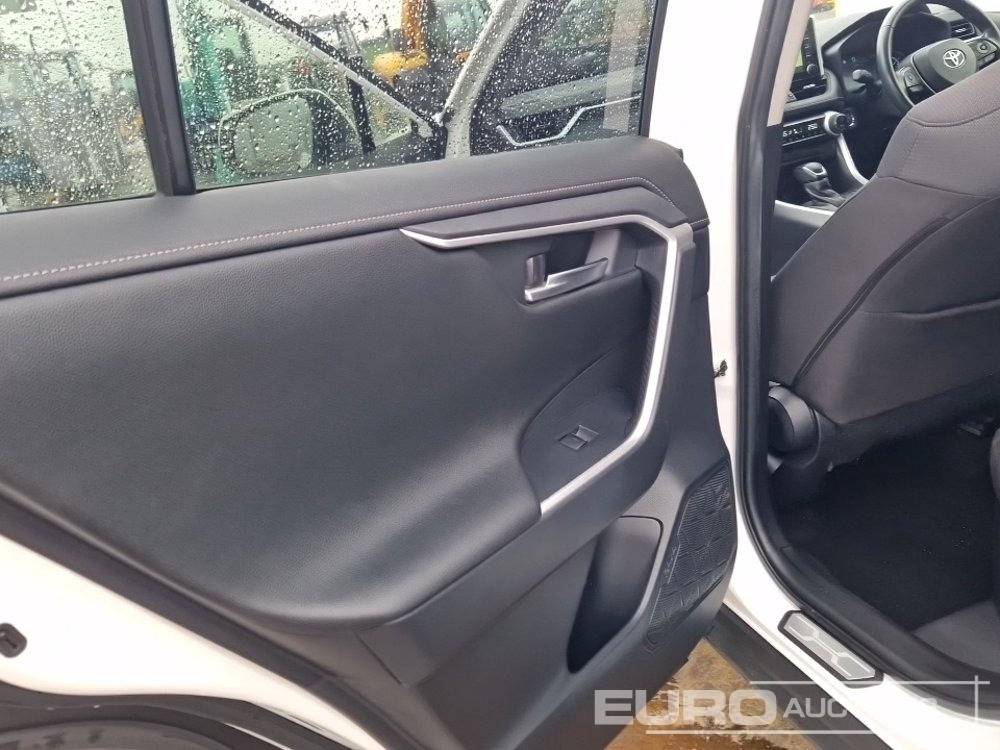 SUV 2022 Toyota RAV 4: picture 17